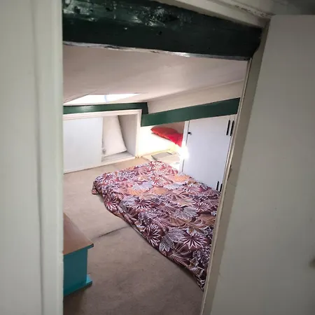 Appartement Au Dessus Des Toits Parisiens *